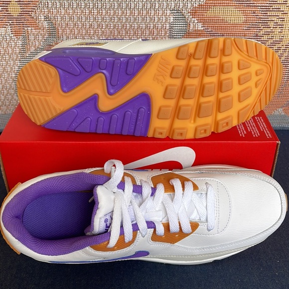 Nike Air Max 90 LTR
Big Kids' Shoes
White/Phantom/Citron Tint/ Action Gr… - Picture 5 of 16